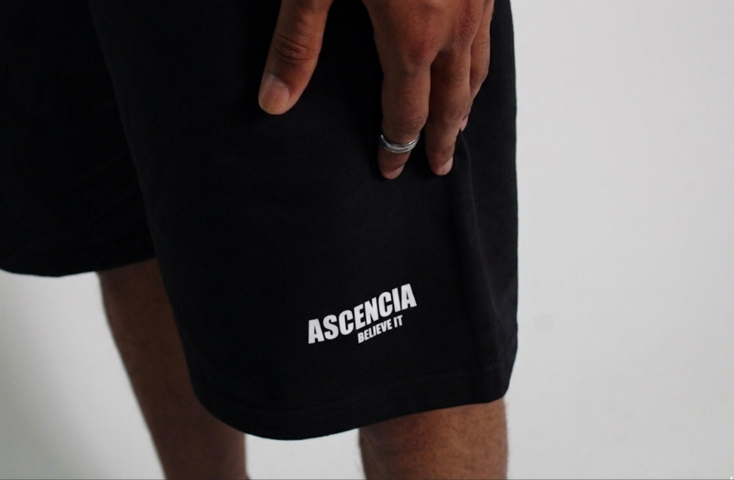 ASCENCIA — SHORT BLACK